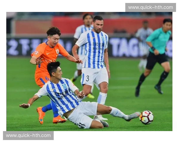 绿茵激战，谁主沉浮？鲁能vs富力史诗级集锦，点燃你的足球激情！